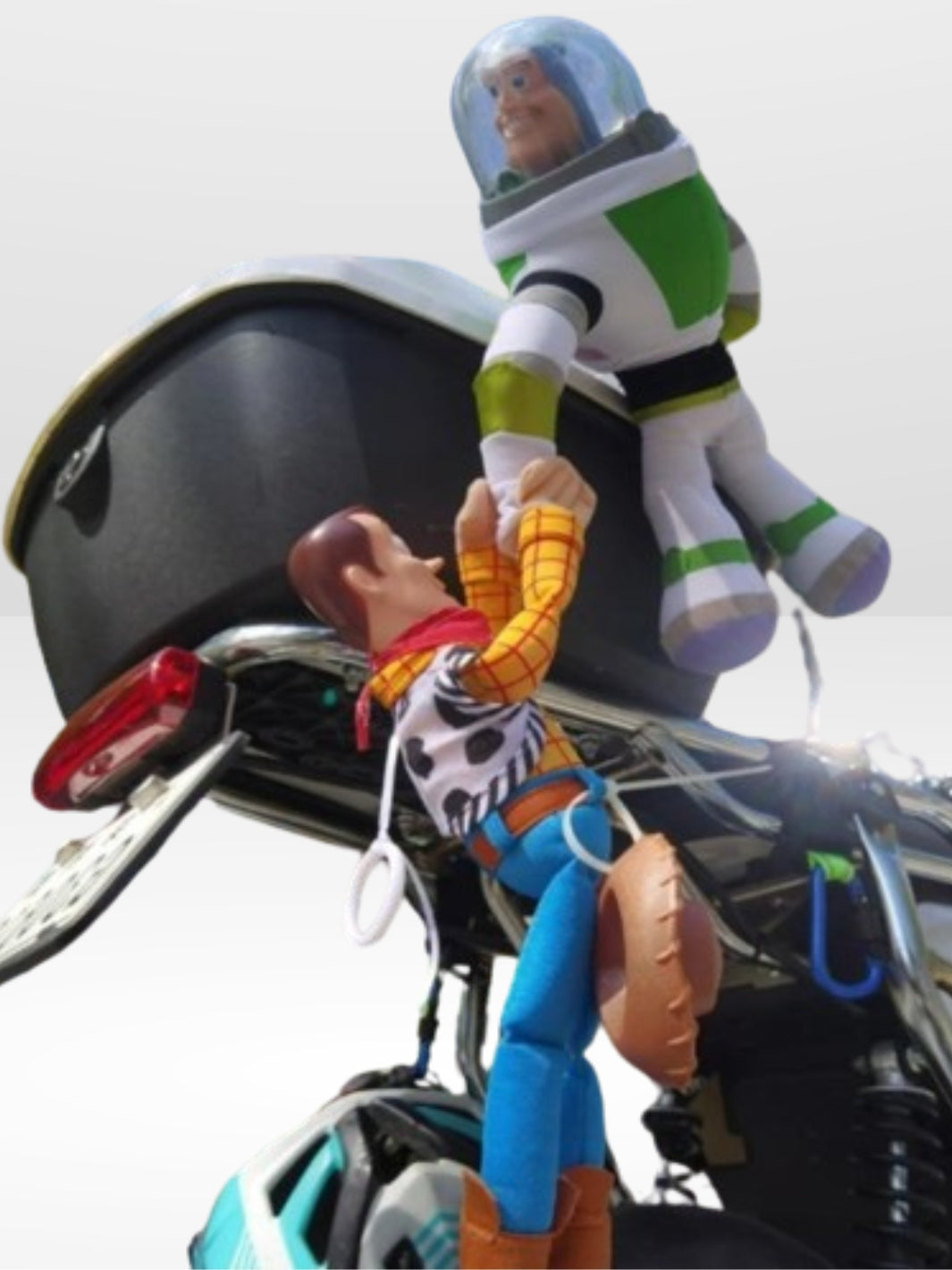 Jouet Peluche Toy Story Woody et Buzz Accroche Voiture