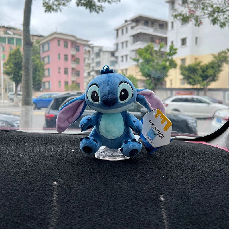 Stitch la Peluche qui s'Accroche à votre Voiture